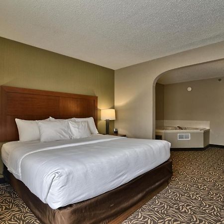 Clarion Inn & Suites - University Area Cortland Ngoại thất bức ảnh