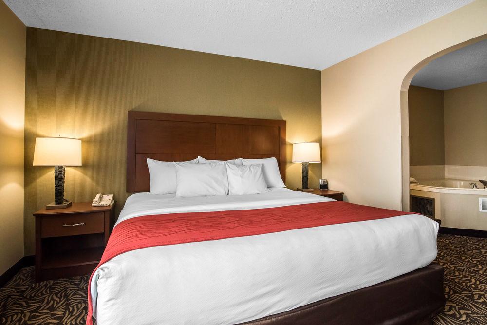 Clarion Inn & Suites - University Area Cortland Ngoại thất bức ảnh