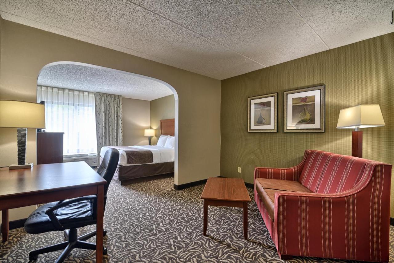 Clarion Inn & Suites - University Area Cortland Ngoại thất bức ảnh