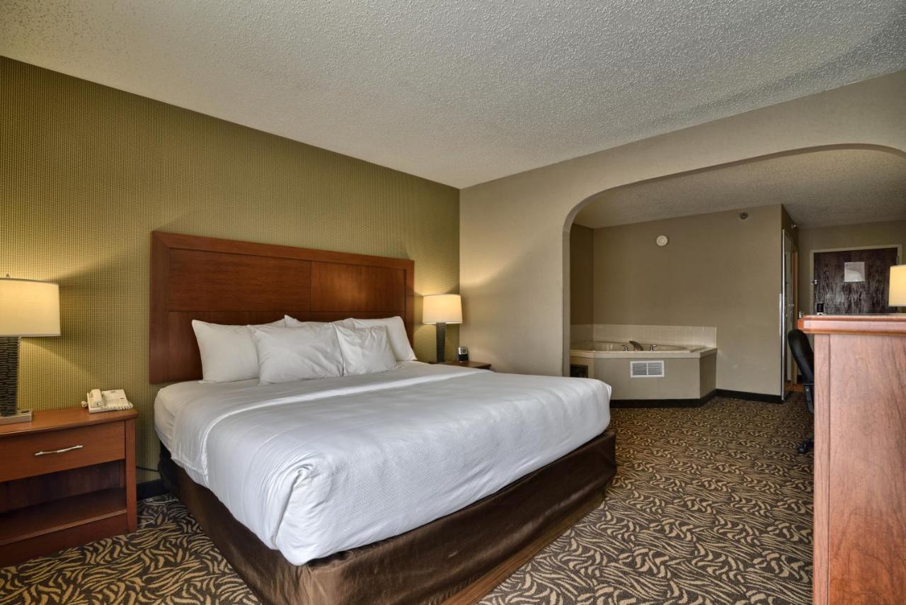 Clarion Inn & Suites - University Area Cortland Ngoại thất bức ảnh