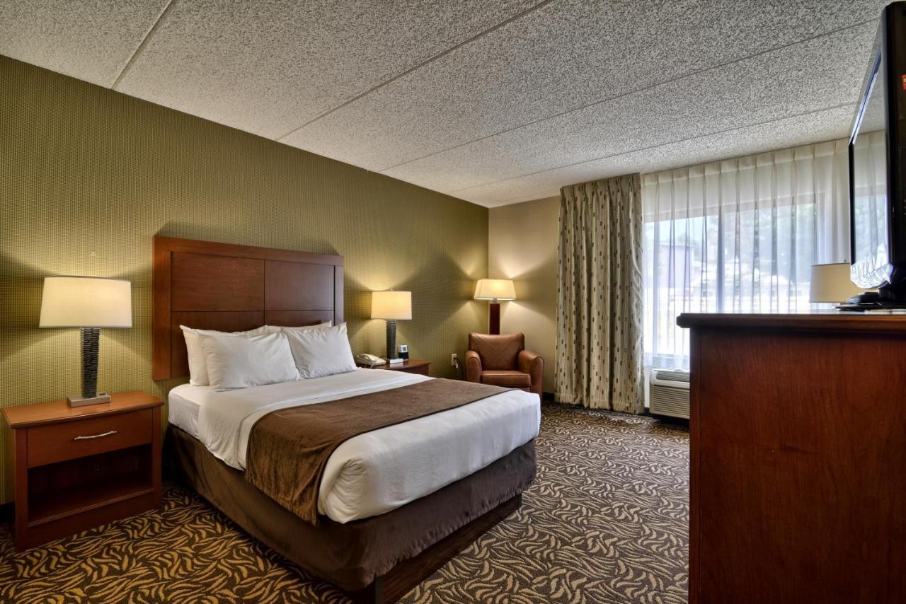 Clarion Inn & Suites - University Area Cortland Ngoại thất bức ảnh
