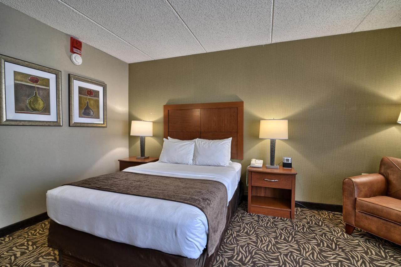 Clarion Inn & Suites - University Area Cortland Ngoại thất bức ảnh