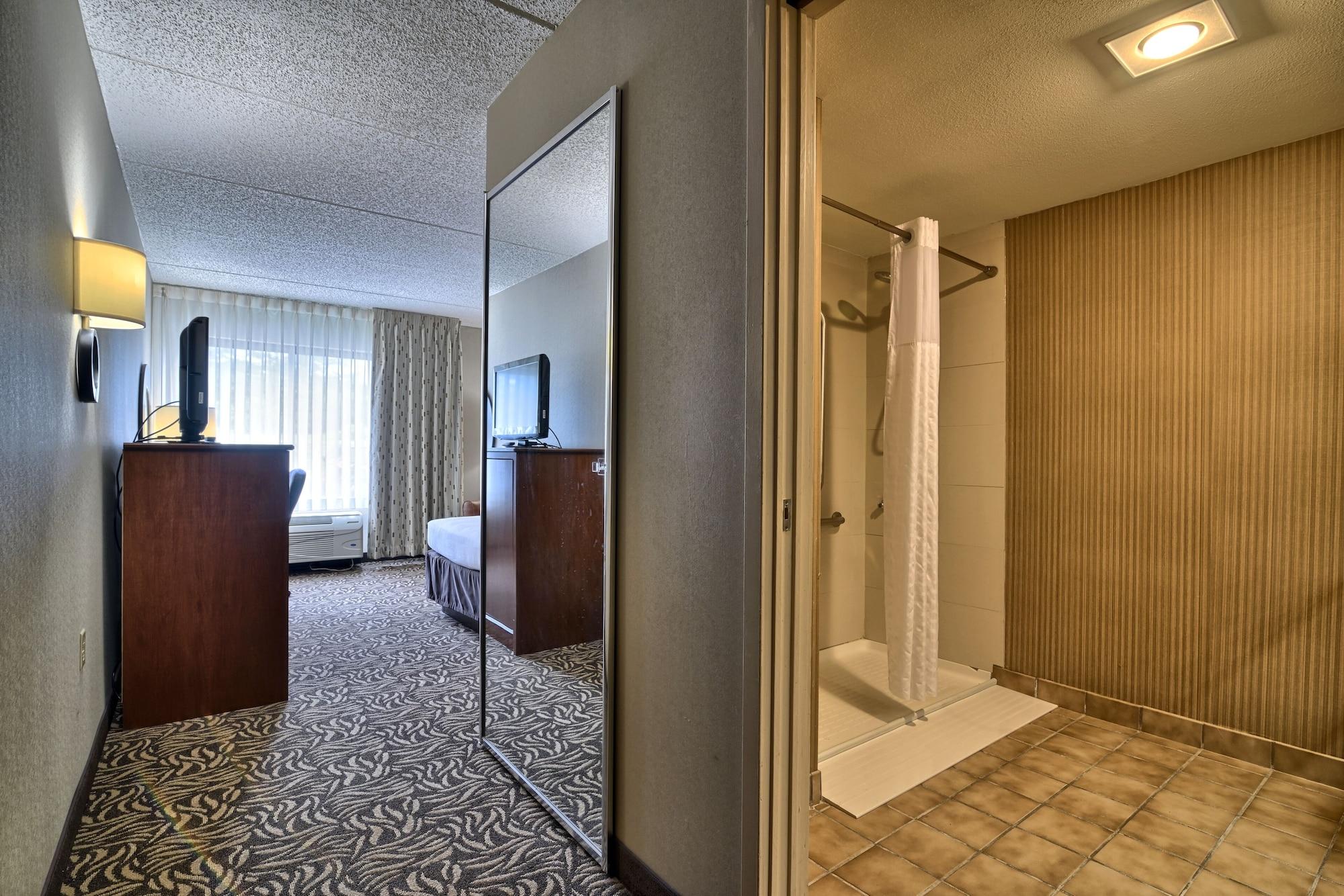 Clarion Inn & Suites - University Area Cortland Ngoại thất bức ảnh