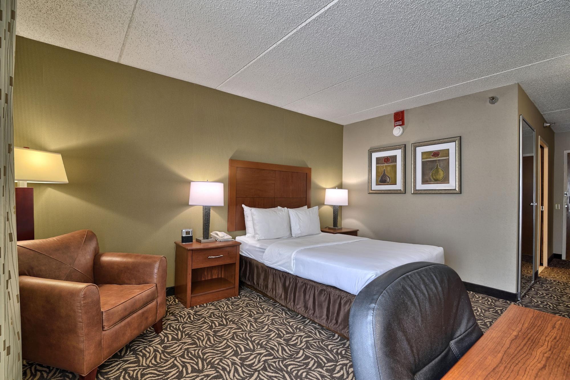 Clarion Inn & Suites - University Area Cortland Ngoại thất bức ảnh