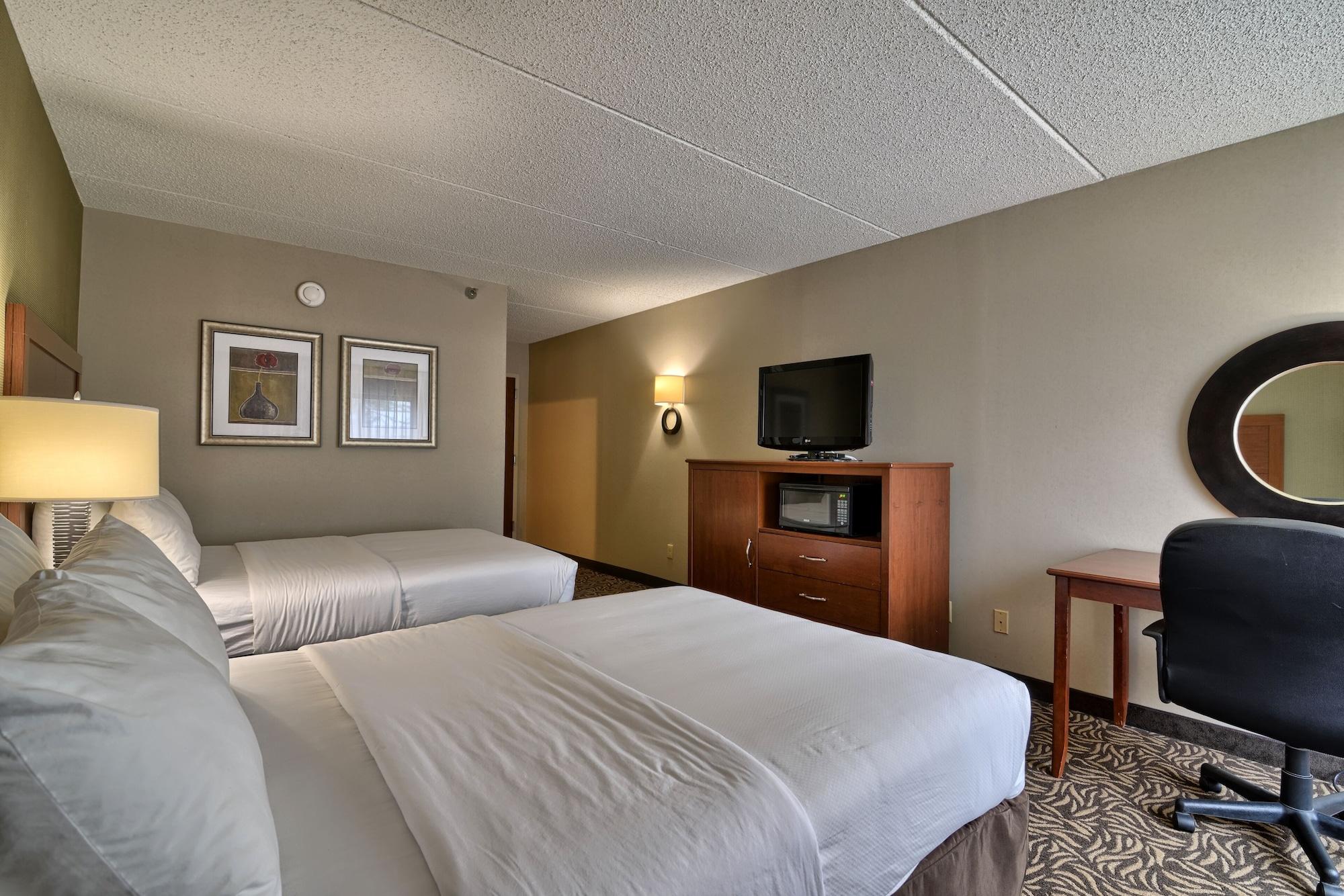 Clarion Inn & Suites - University Area Cortland Ngoại thất bức ảnh