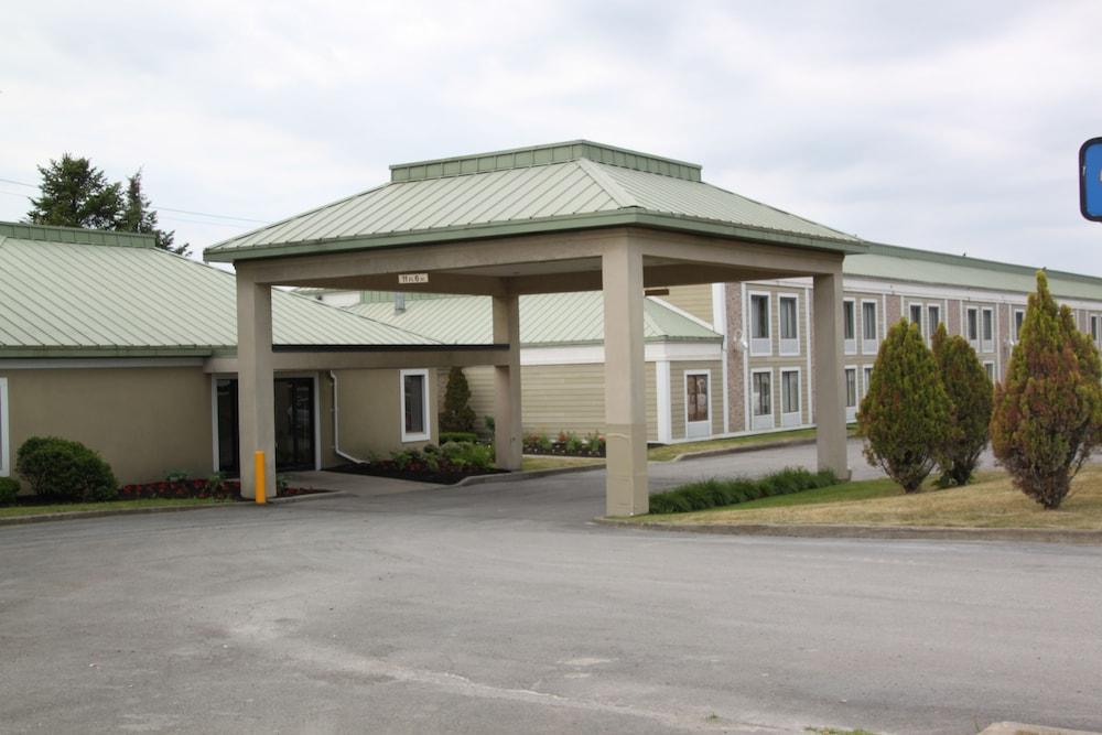 Clarion Inn & Suites - University Area Cortland Ngoại thất bức ảnh