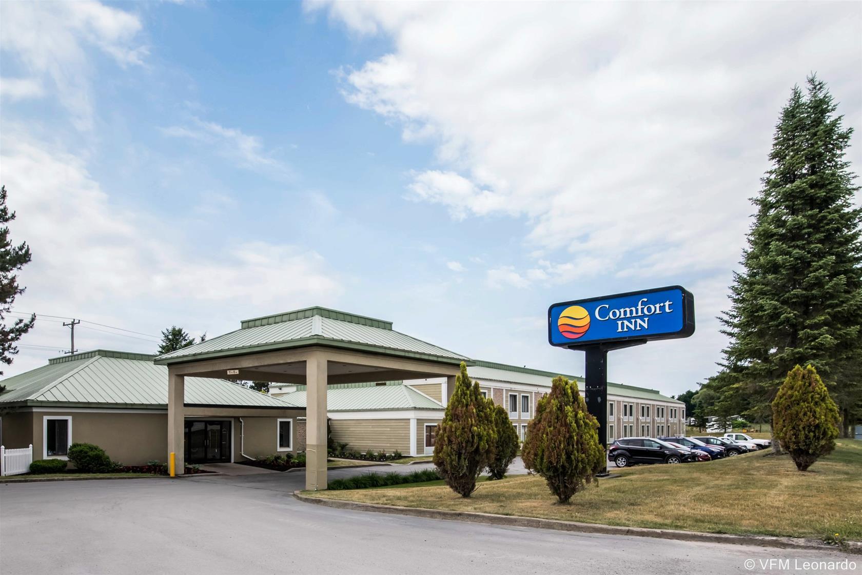 Clarion Inn & Suites - University Area Cortland Ngoại thất bức ảnh