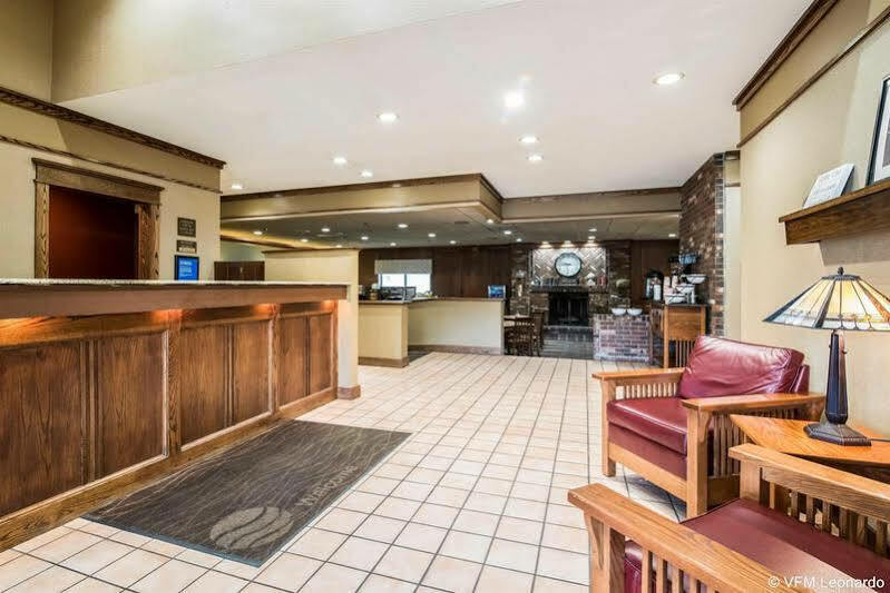 Clarion Inn & Suites - University Area Cortland Ngoại thất bức ảnh
