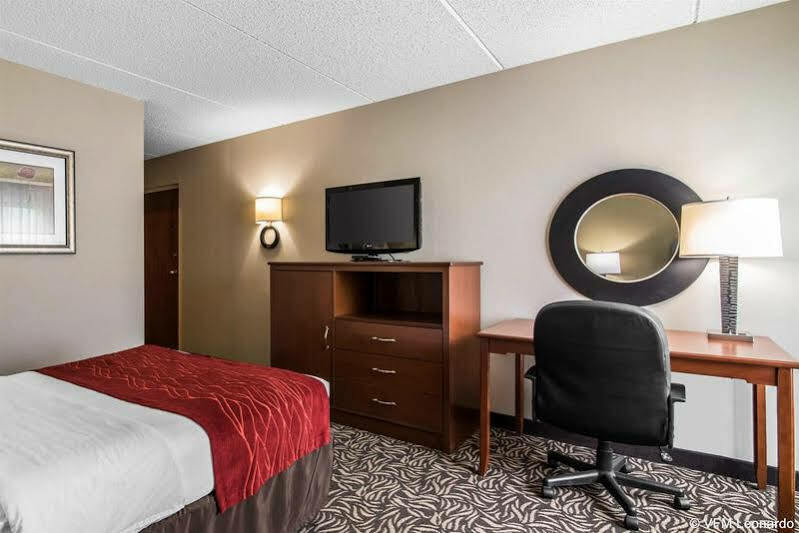 Clarion Inn & Suites - University Area Cortland Ngoại thất bức ảnh