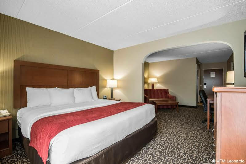 Clarion Inn & Suites - University Area Cortland Ngoại thất bức ảnh