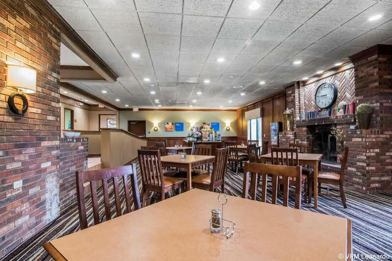 Clarion Inn & Suites - University Area Cortland Ngoại thất bức ảnh